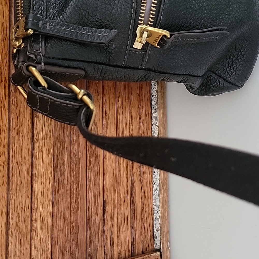 FOSSIL pebbled Elegant Black Leather Crossbody Bag Purse - Picture 4 of 14